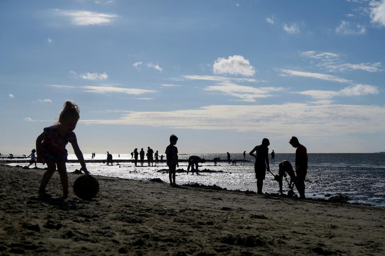 Luettje Huus Frieda Mit Strandkorb Am Strand Von Mai Bis September クックスハーフェン エクステリア 写真