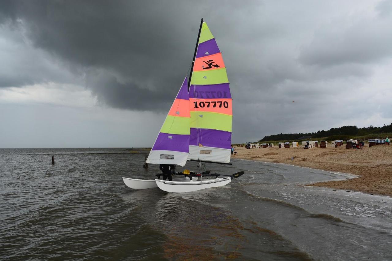 Luettje Huus Frieda Mit Strandkorb Am Strand Von Mai Bis September クックスハーフェン エクステリア 写真